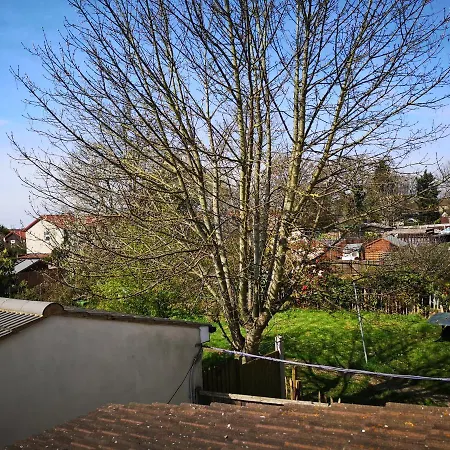 White House "Luton Airport"-3